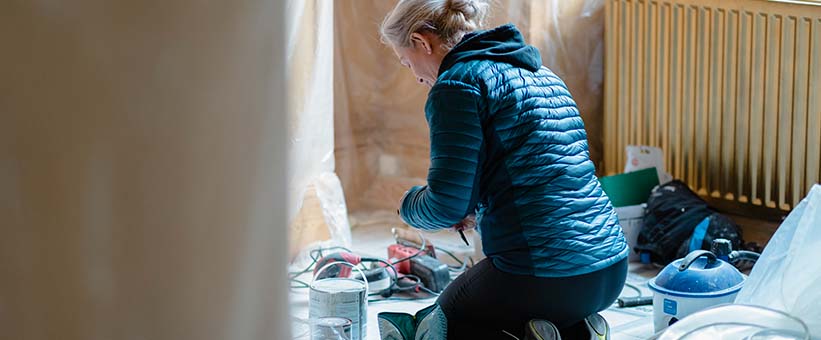 En person som lider av mögelallergi är överkänslig mot sporerna och de mykotoxiner som mögeln framställer